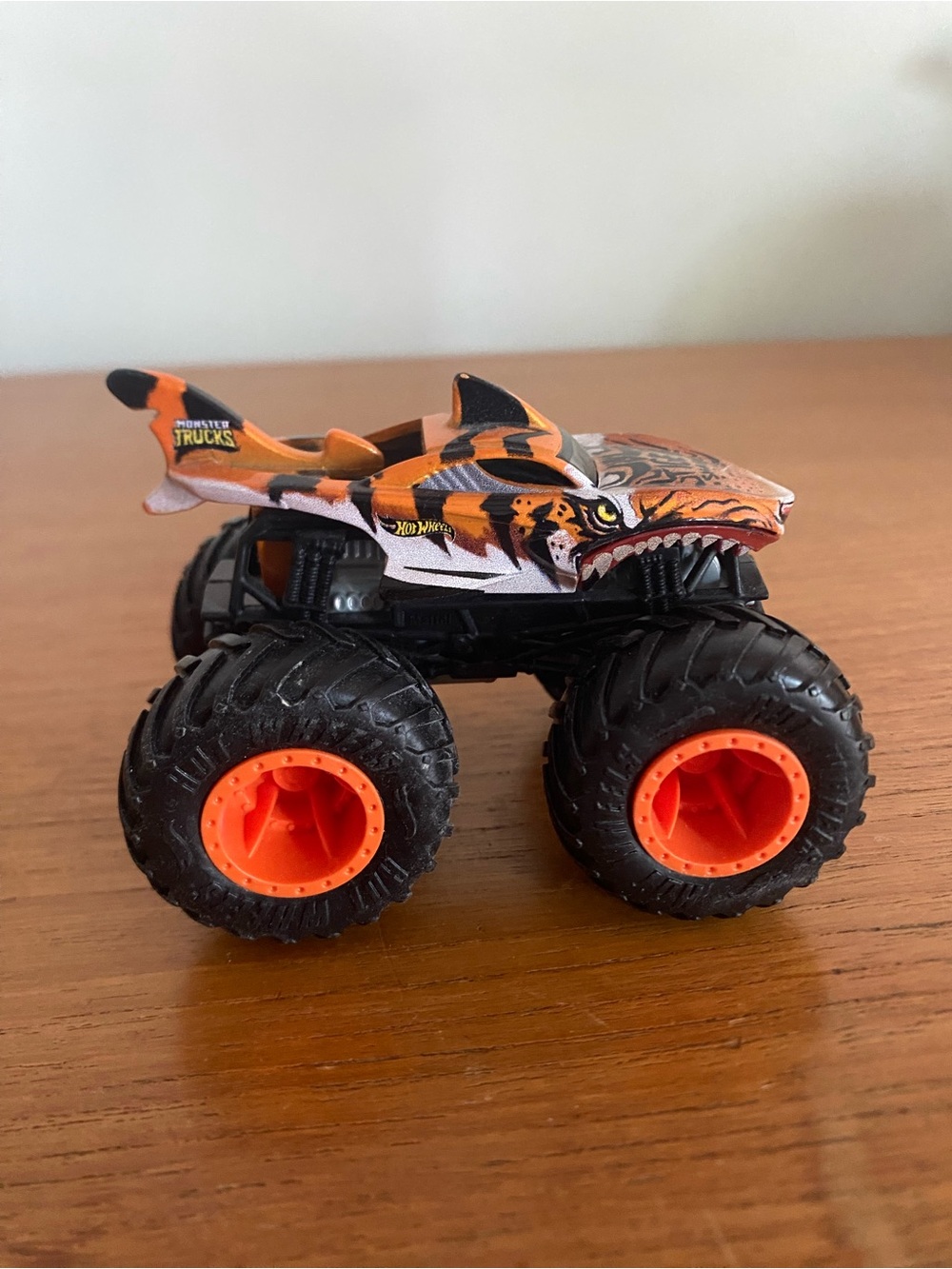 Hot Wheels Monster Jam Tiger Shark die-cast truck - Picture 3 of 7